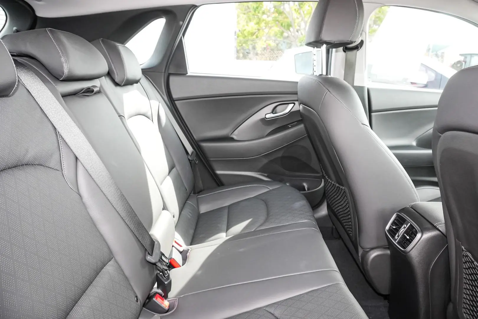 2022 Hyundai i30 Gallery Image 9