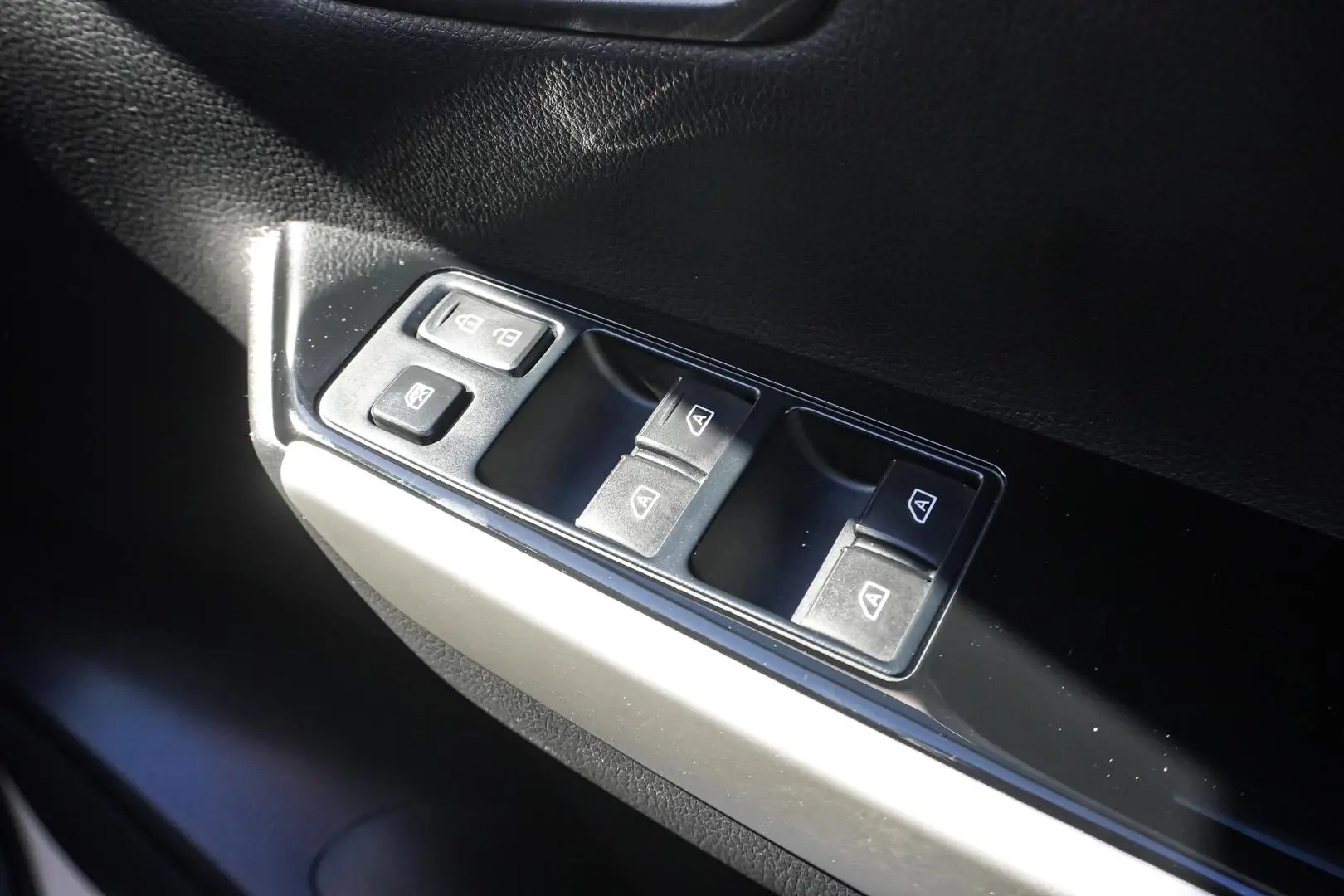 2022 Mitsubishi Pajero Sport Gallery Image 16