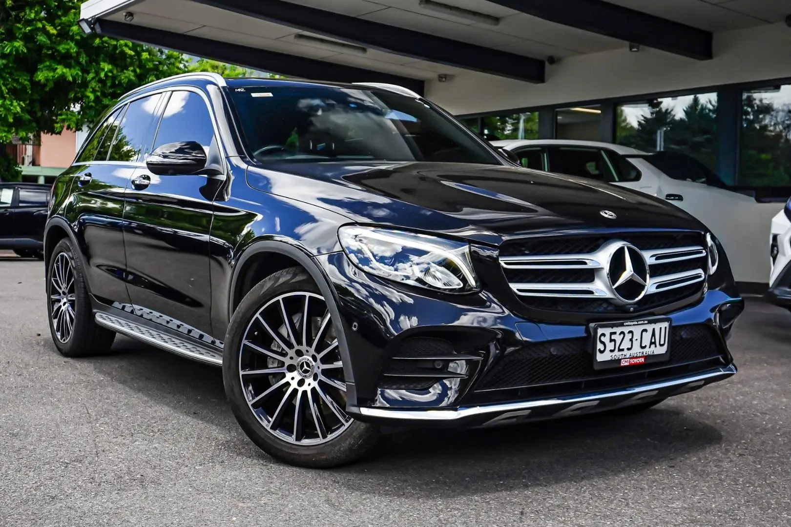 2019 Mercedes-Benz GLC-Class Gallery Image 2