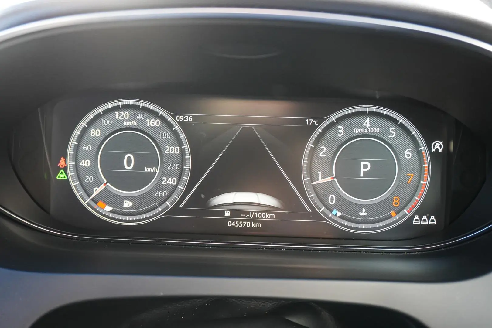 2020 Jaguar E-PACE Gallery Image 16