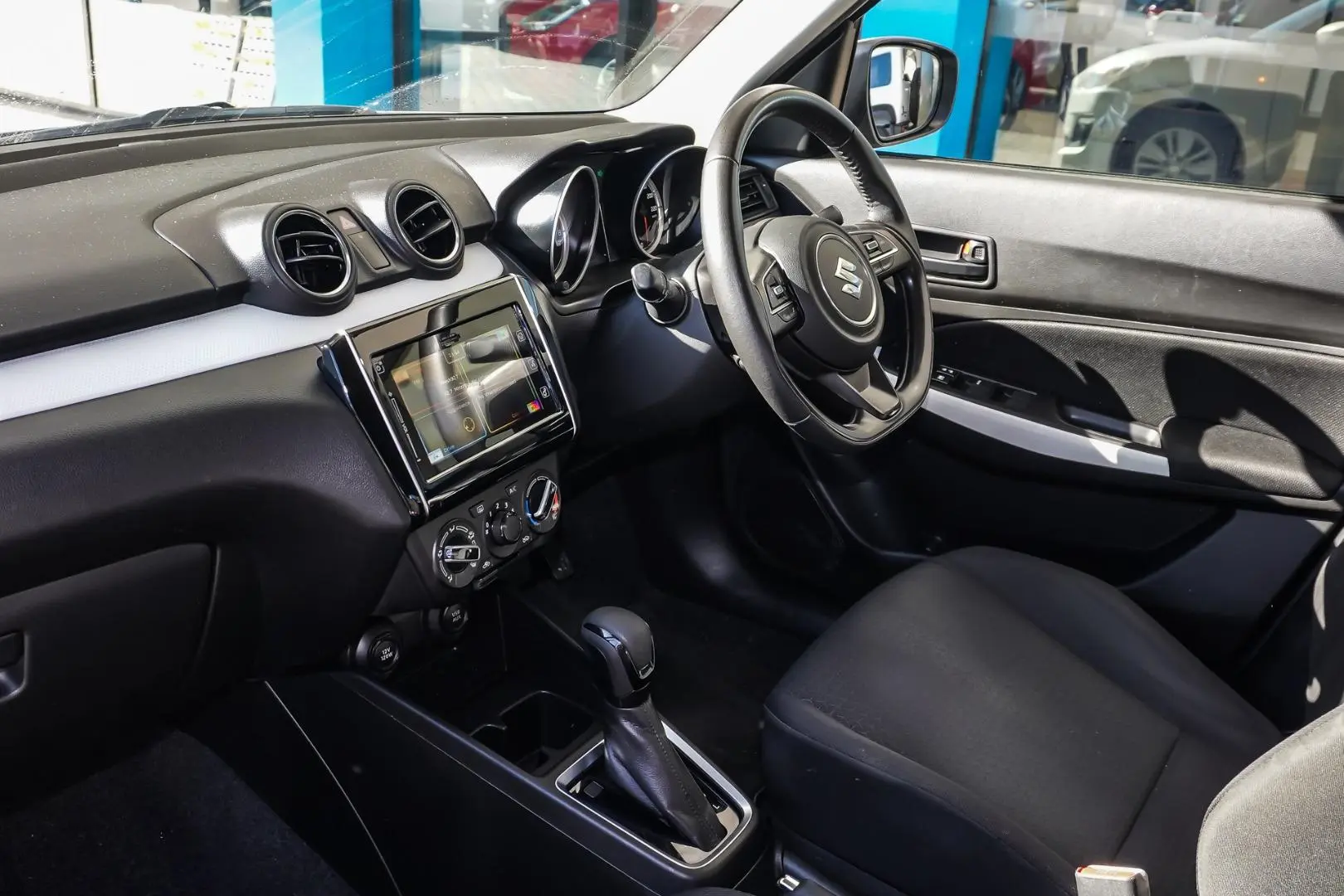 2020 Suzuki Swift Gallery Image 11