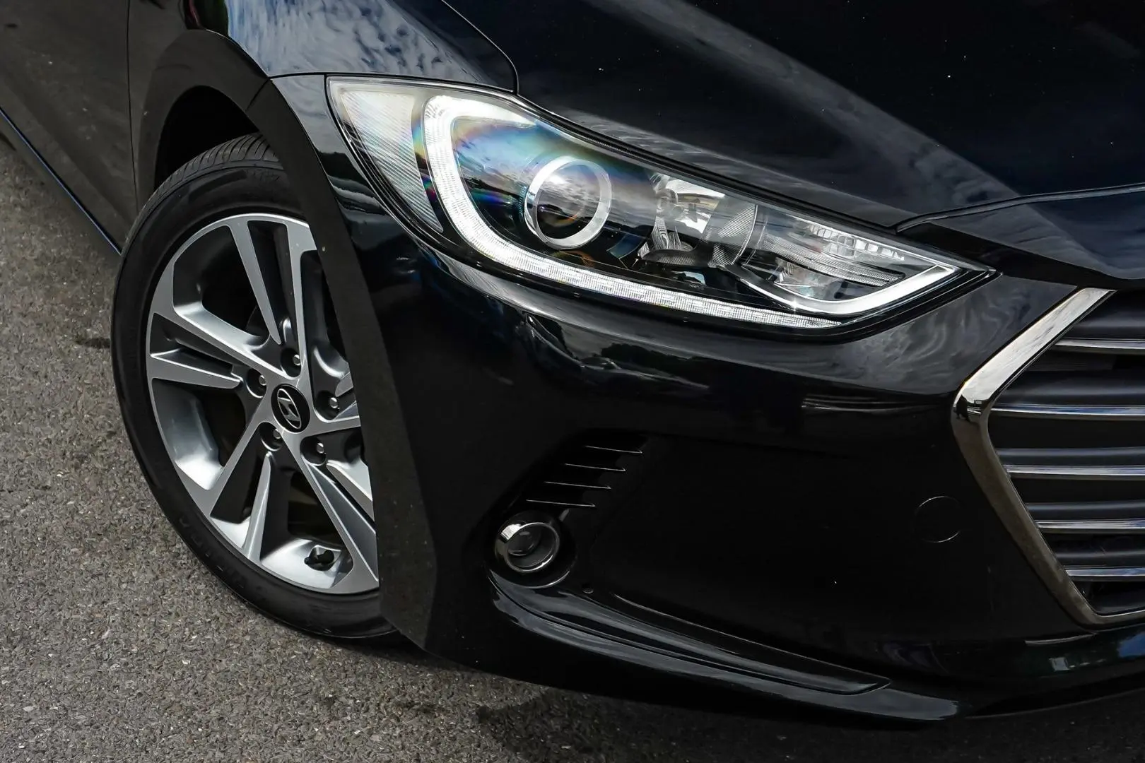 2018 Hyundai Elantra Gallery Image 12