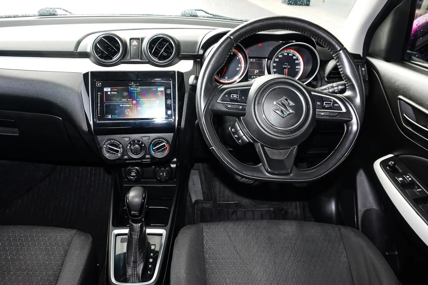 2019 Suzuki Swift Gallery Image 9