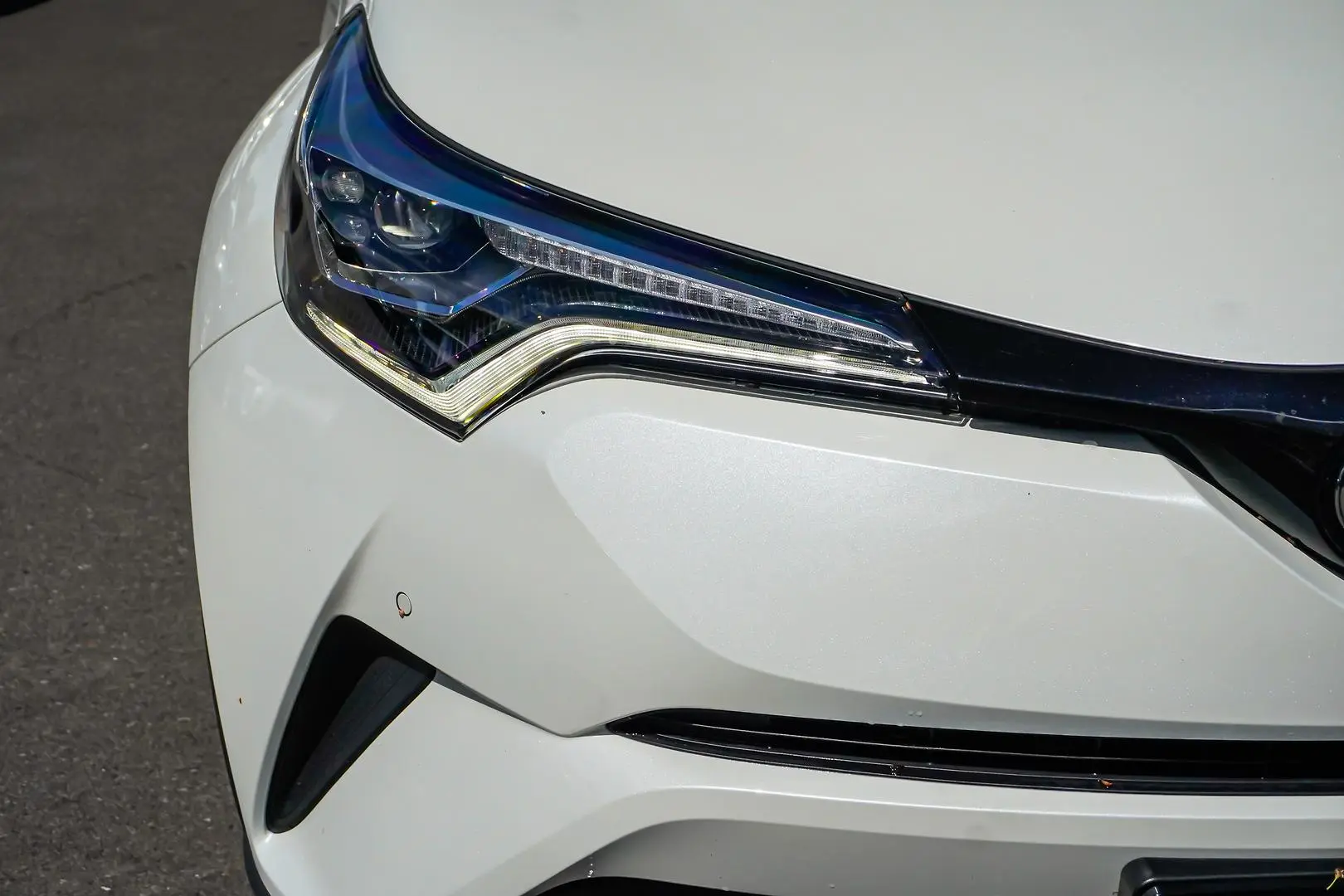 2019 Toyota C-HR Gallery Image 13