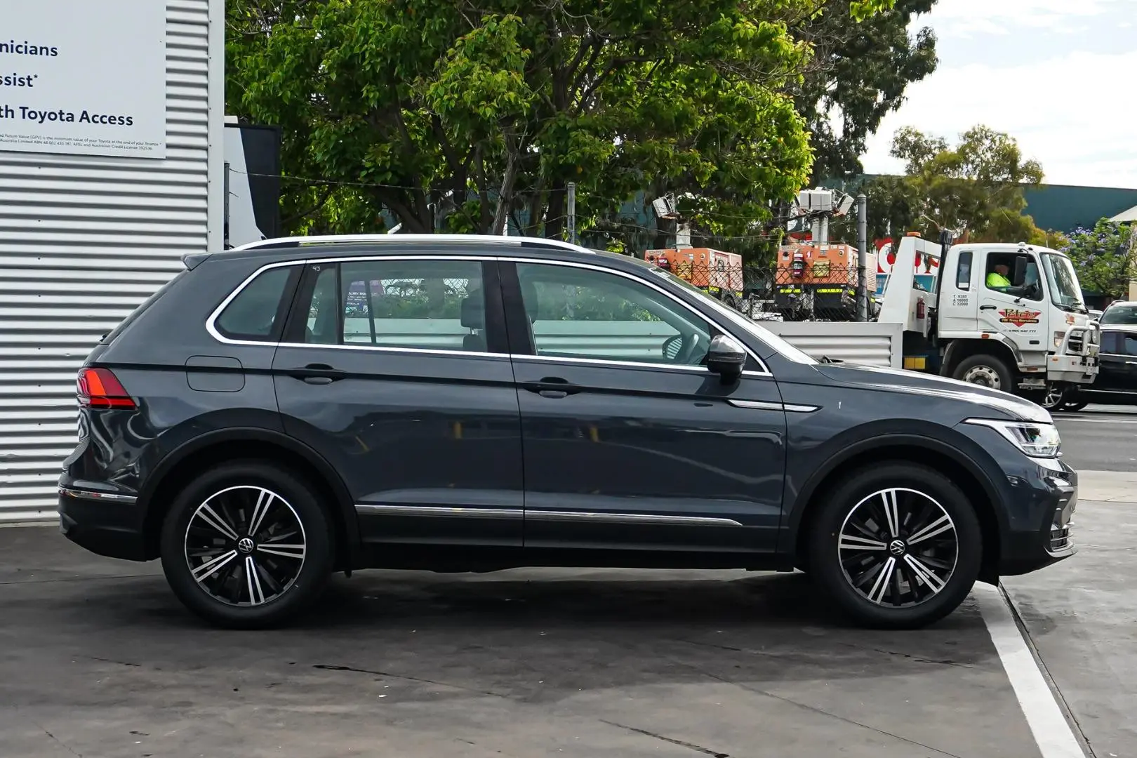 2023 Volkswagen Tiguan Gallery Image 4