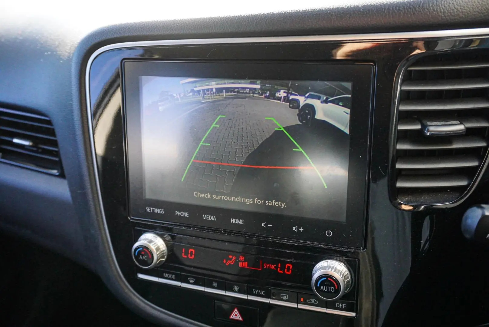 2020 Mitsubishi Outlander Gallery Image 22