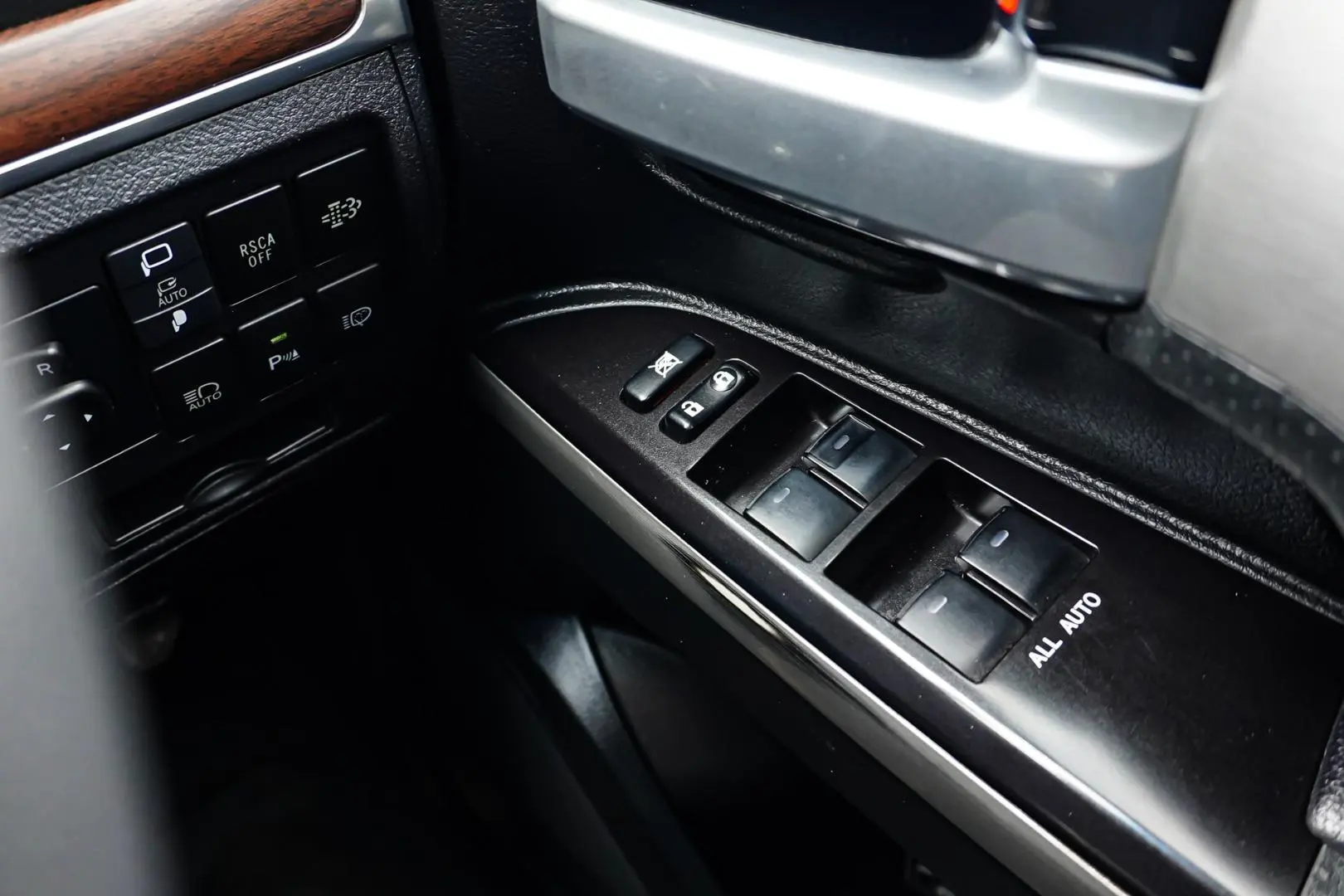 2018 Toyota Landcruiser Gallery Image 24