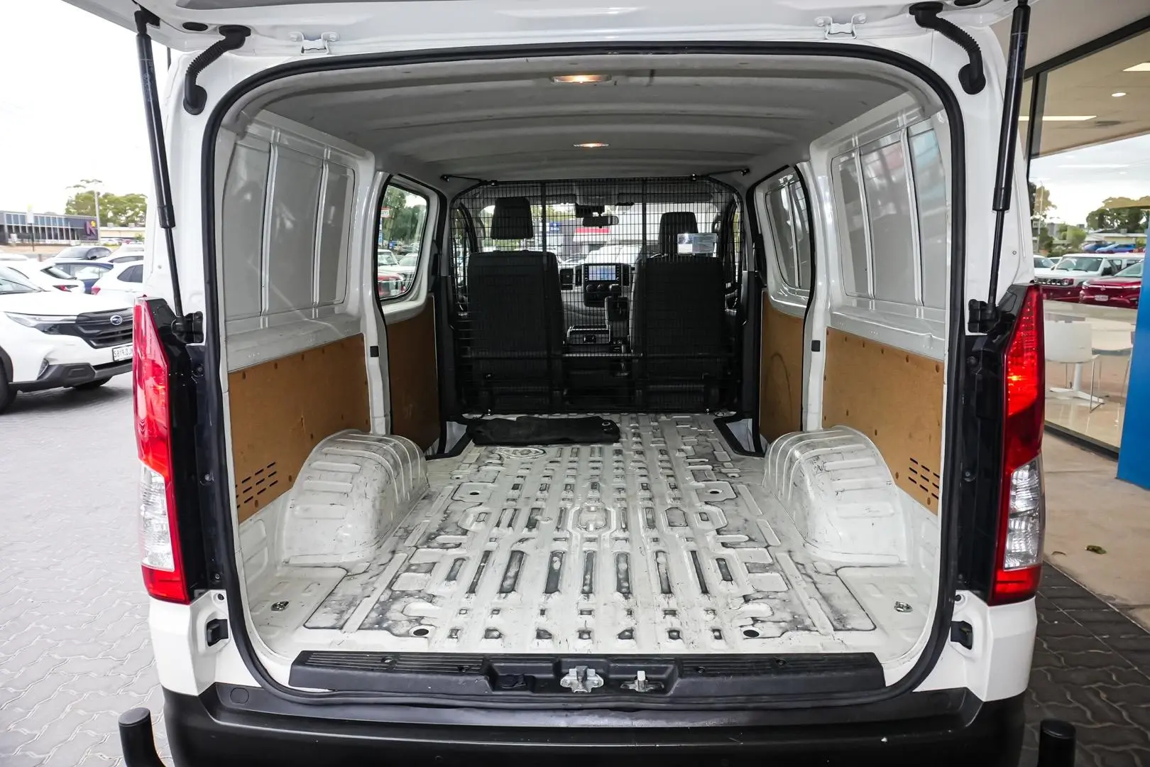 2022 Toyota Hiace Gallery Image 11