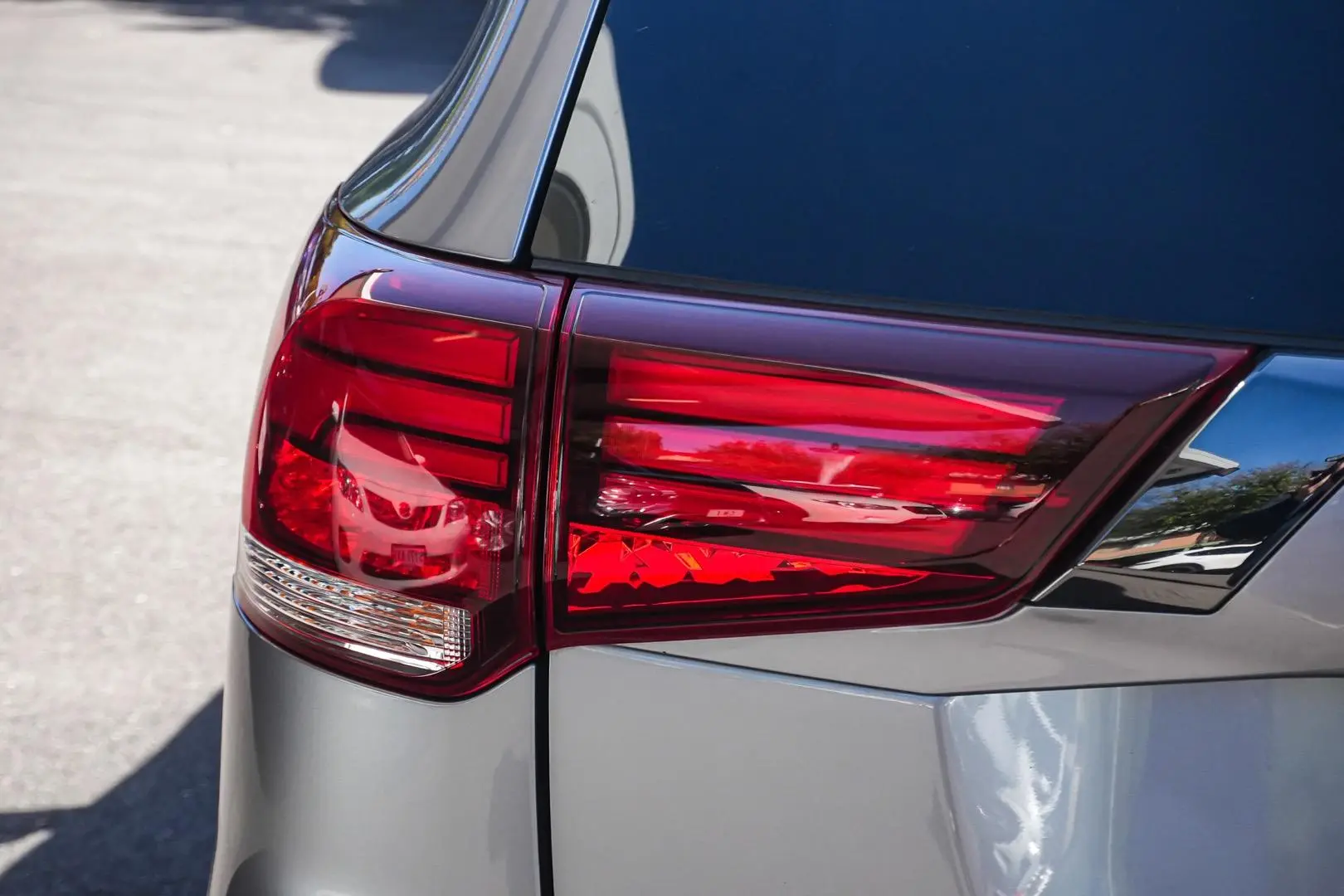 2020 Mitsubishi Outlander Gallery Image 8