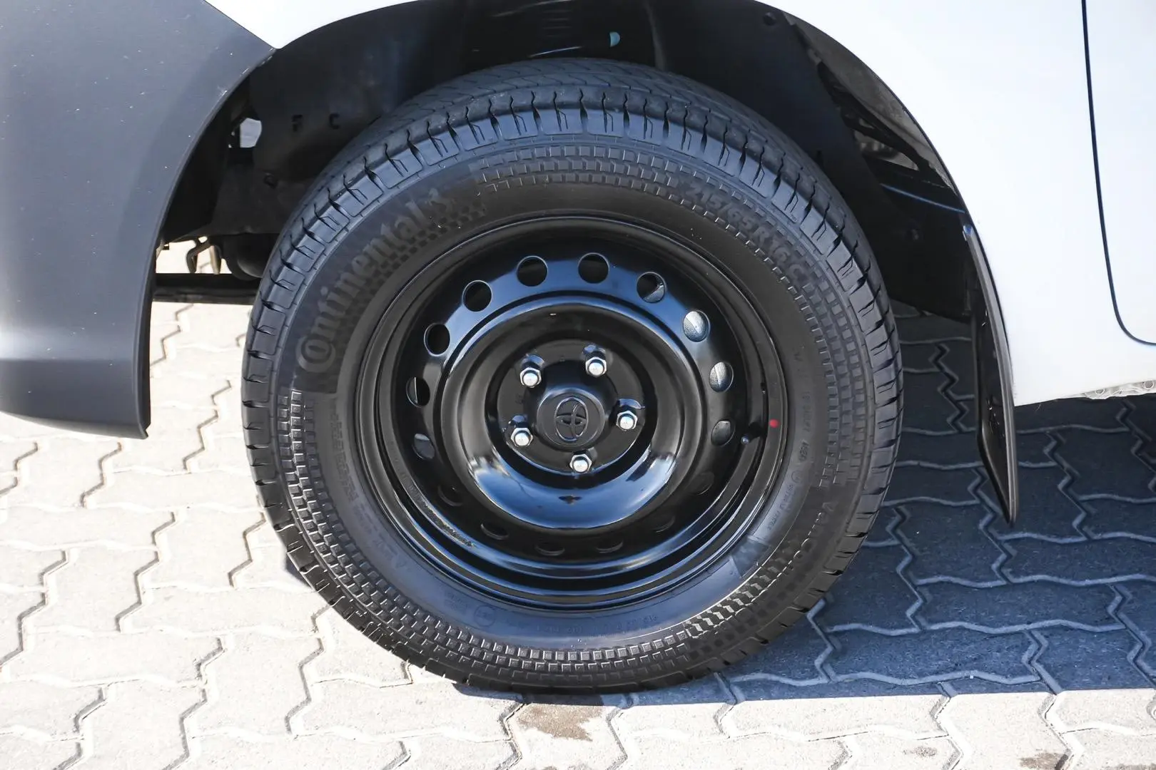 2023 Toyota Hilux Gallery Image 12