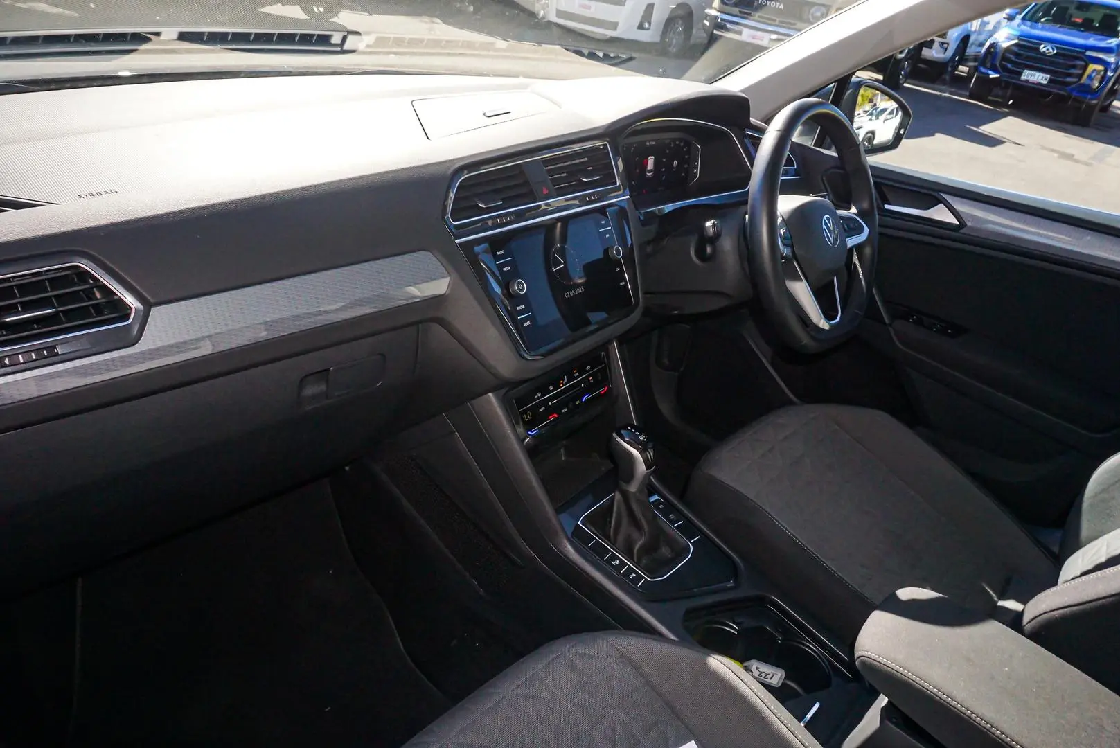 2022 Volkswagen Tiguan Gallery Image 9