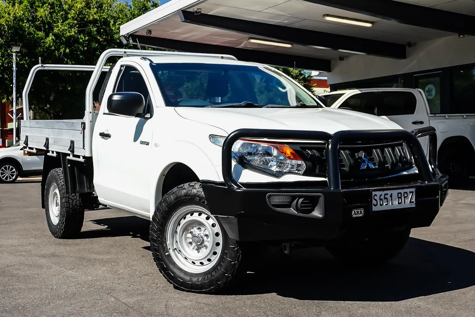 2017 Mitsubishi Triton Gallery Image 2