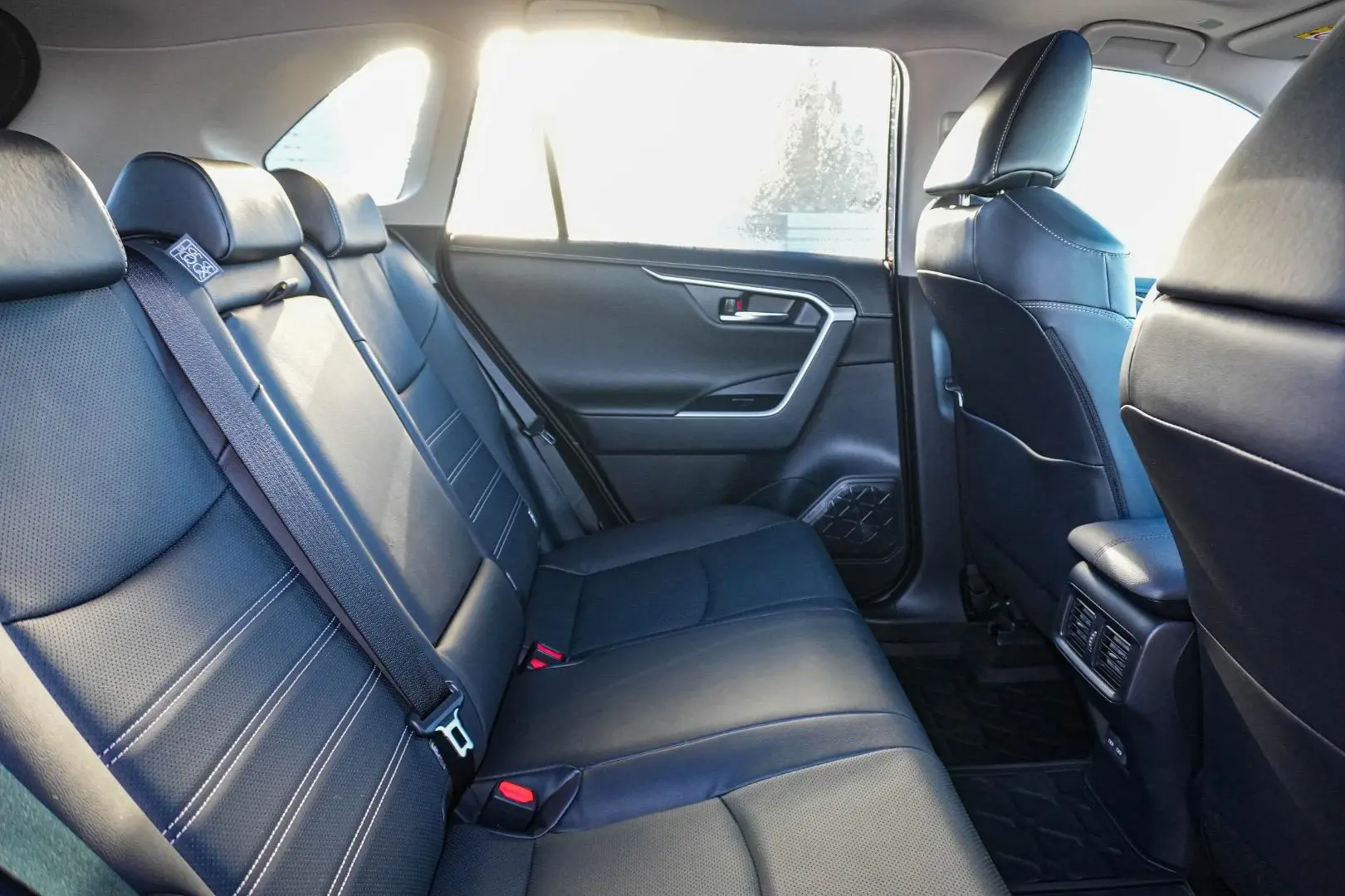 2025 Toyota RAV4 Gallery Image 9