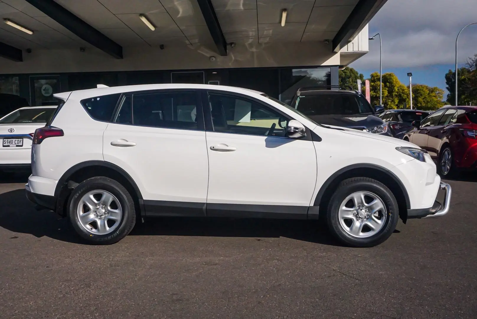 2018 Toyota RAV4 Gallery Image 4