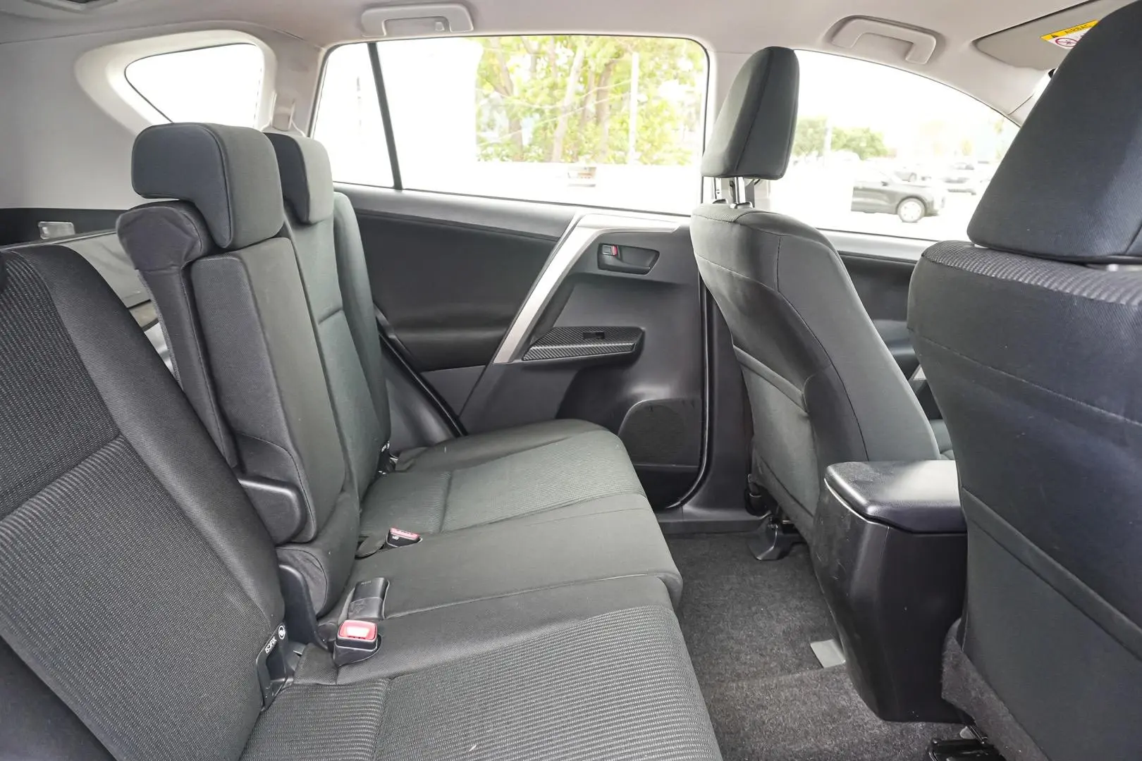 2013 Toyota RAV4 Gallery Image 9