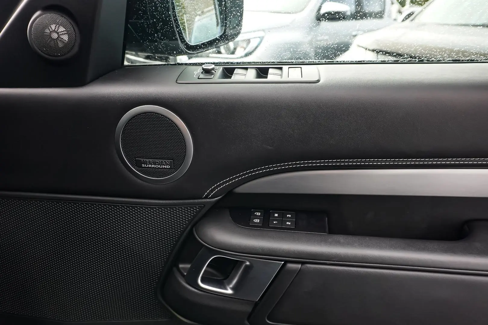 2021 Land Rover Discovery Gallery Image 29