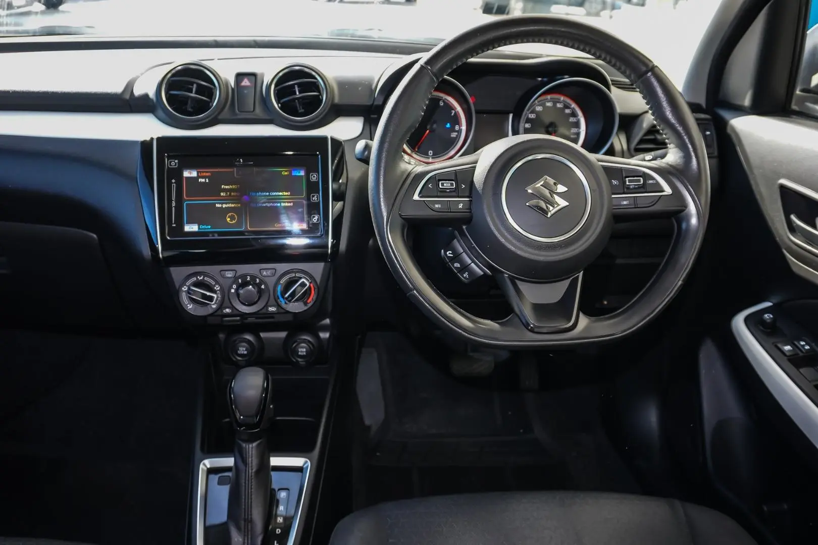 2020 Suzuki Swift Gallery Image 9