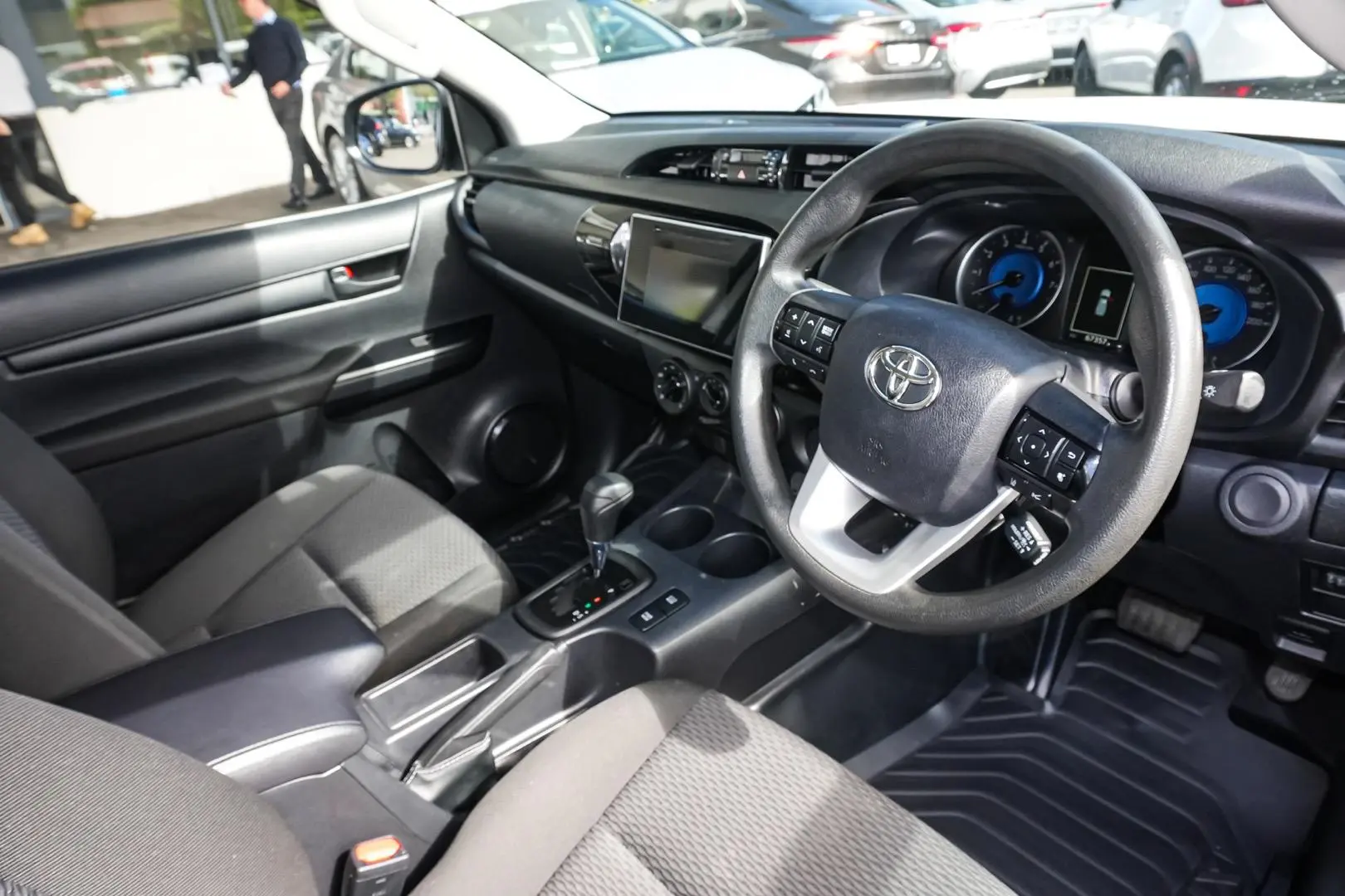 2019 Toyota Hilux Gallery Image 6