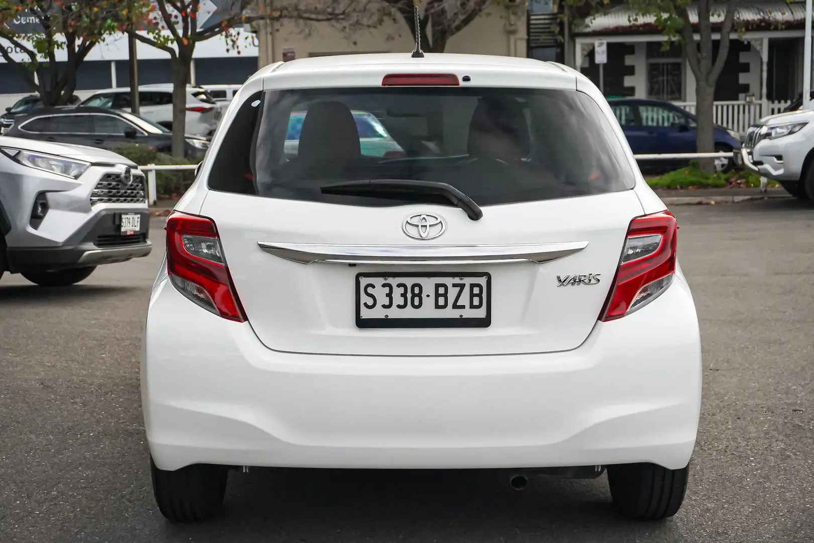 2016 Toyota Yaris Gallery Image 6