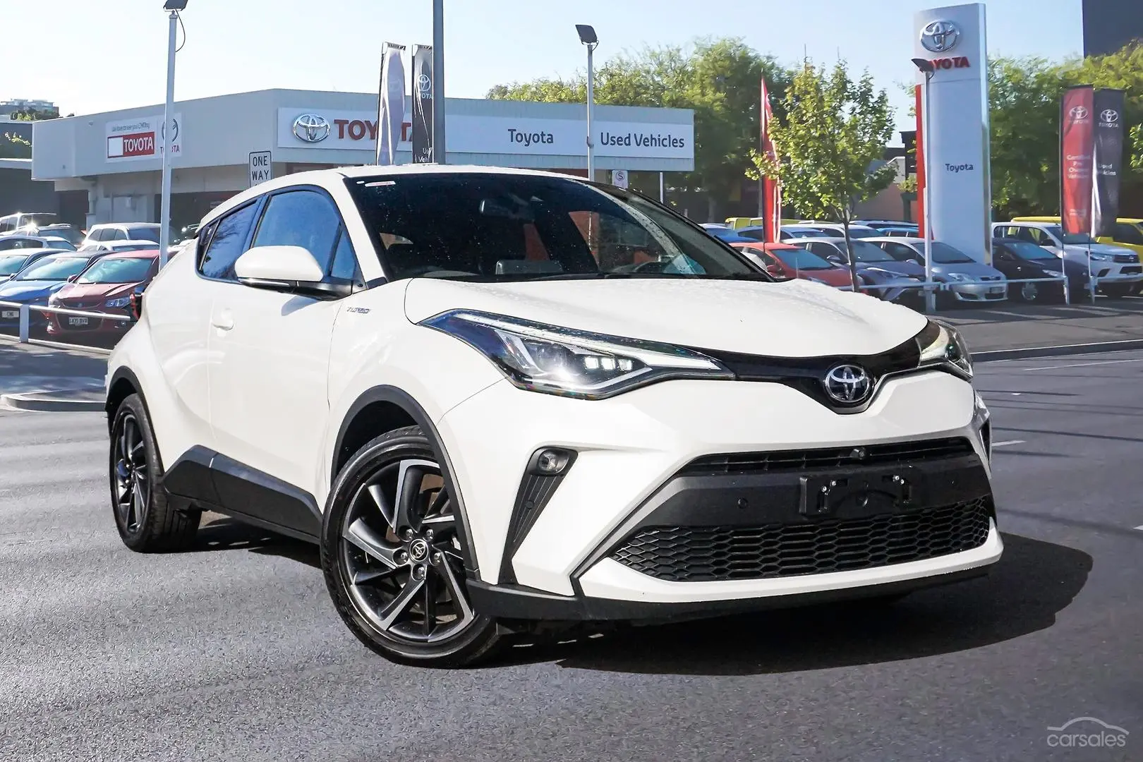 2019 Toyota C-HR Image 1