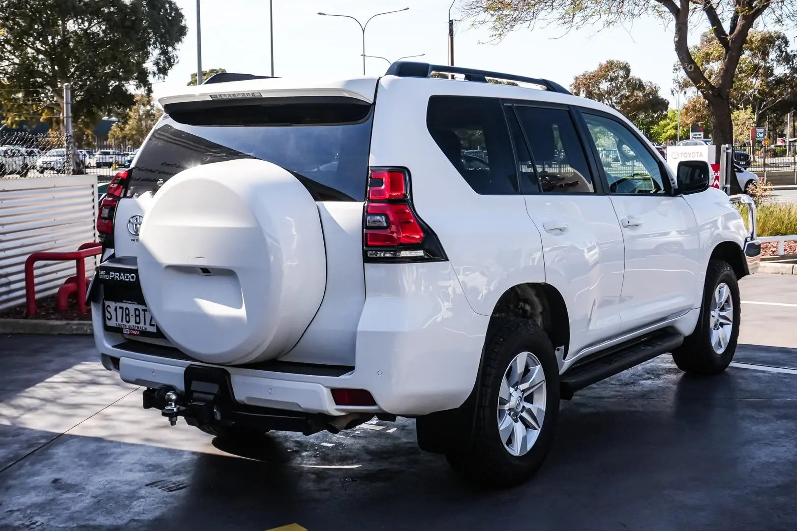 2018 Toyota Landcruiser Prado Gallery Image 3