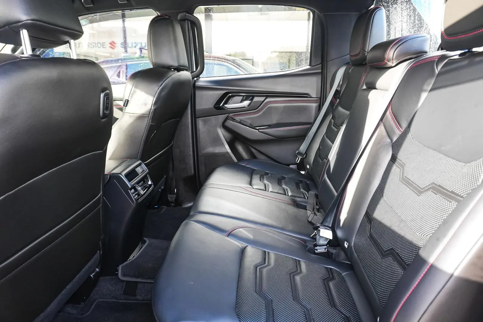 2023 Isuzu D-MAX Gallery Image 8