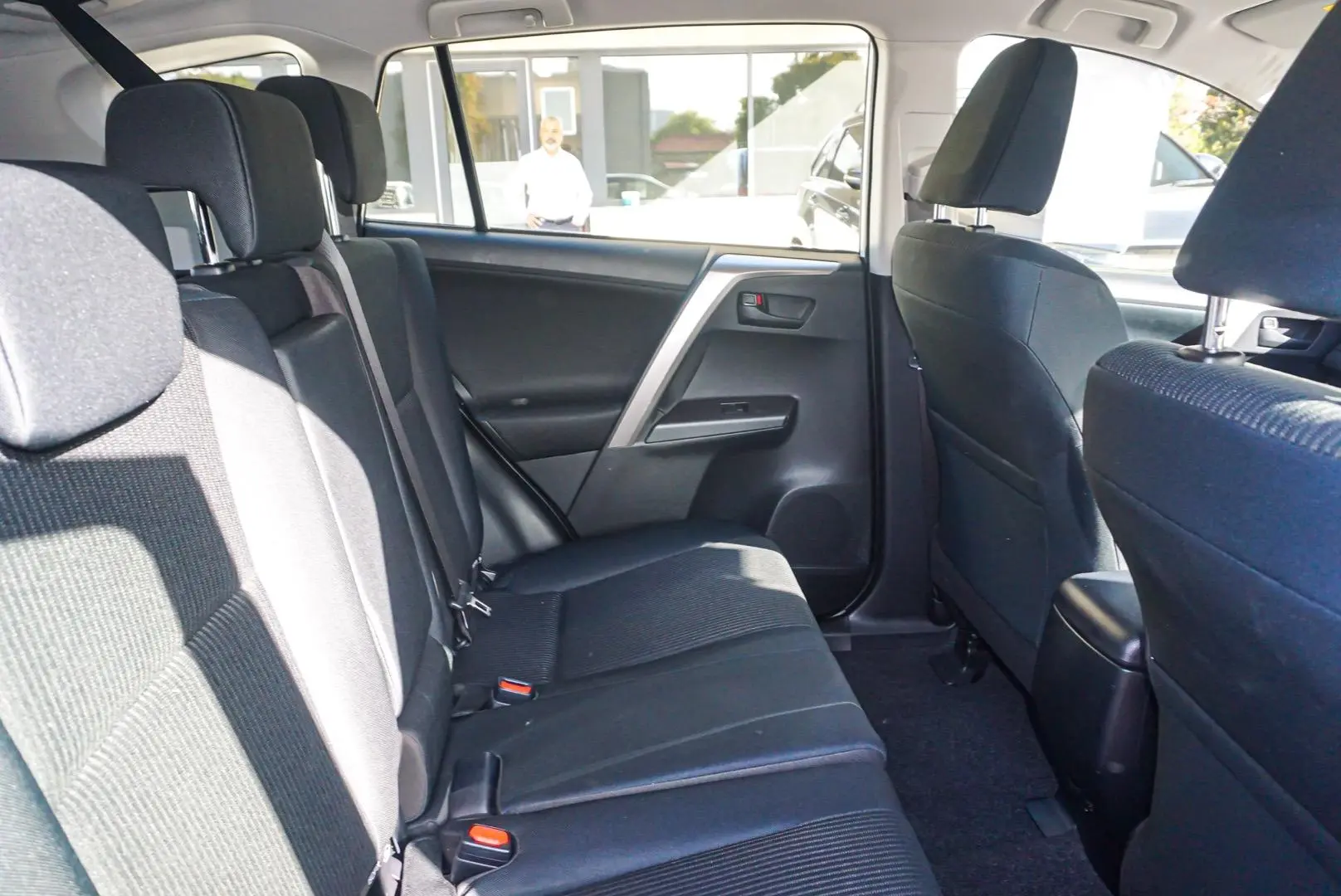 2018 Toyota RAV4 Gallery Image 8