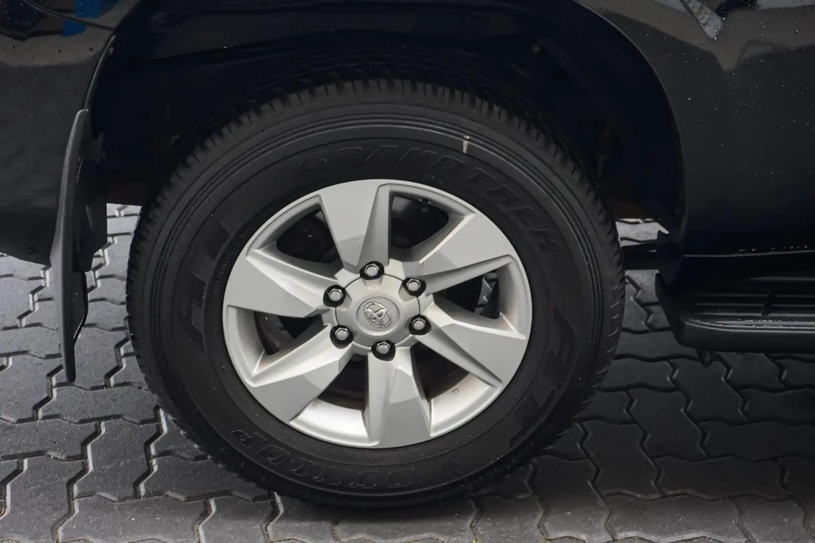 2018 Toyota Landcruiser Prado Gallery Image 16