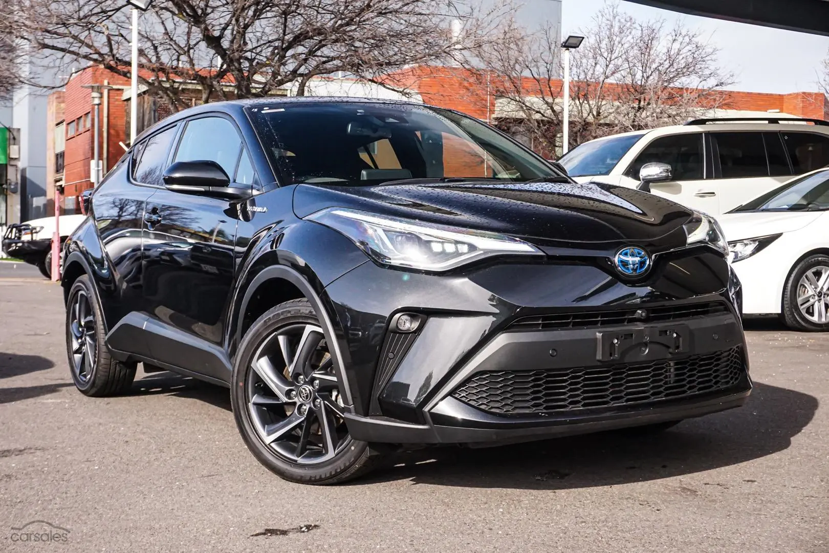 2023 Toyota C-HR Image 2