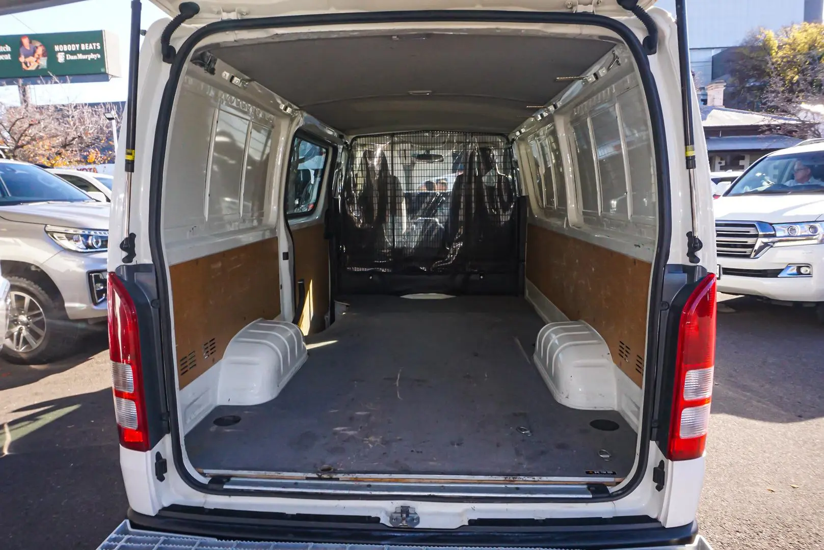 2018 Toyota Hiace Gallery Image 10