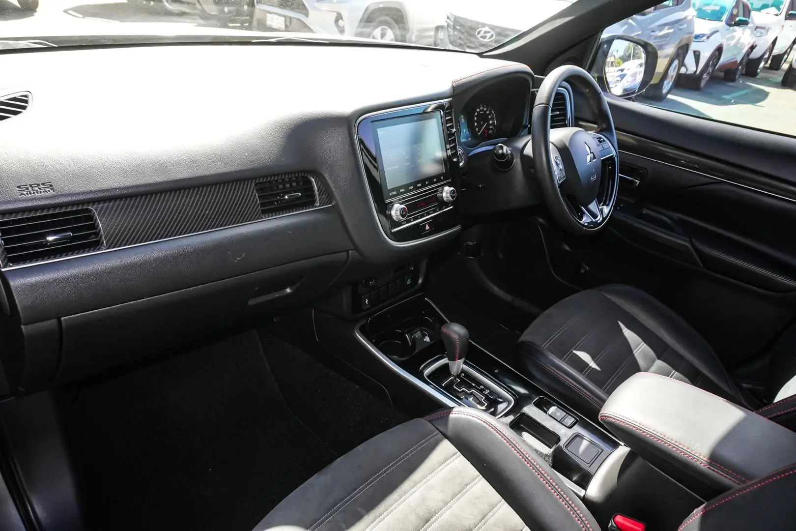 2020 Mitsubishi Outlander Gallery Image 11