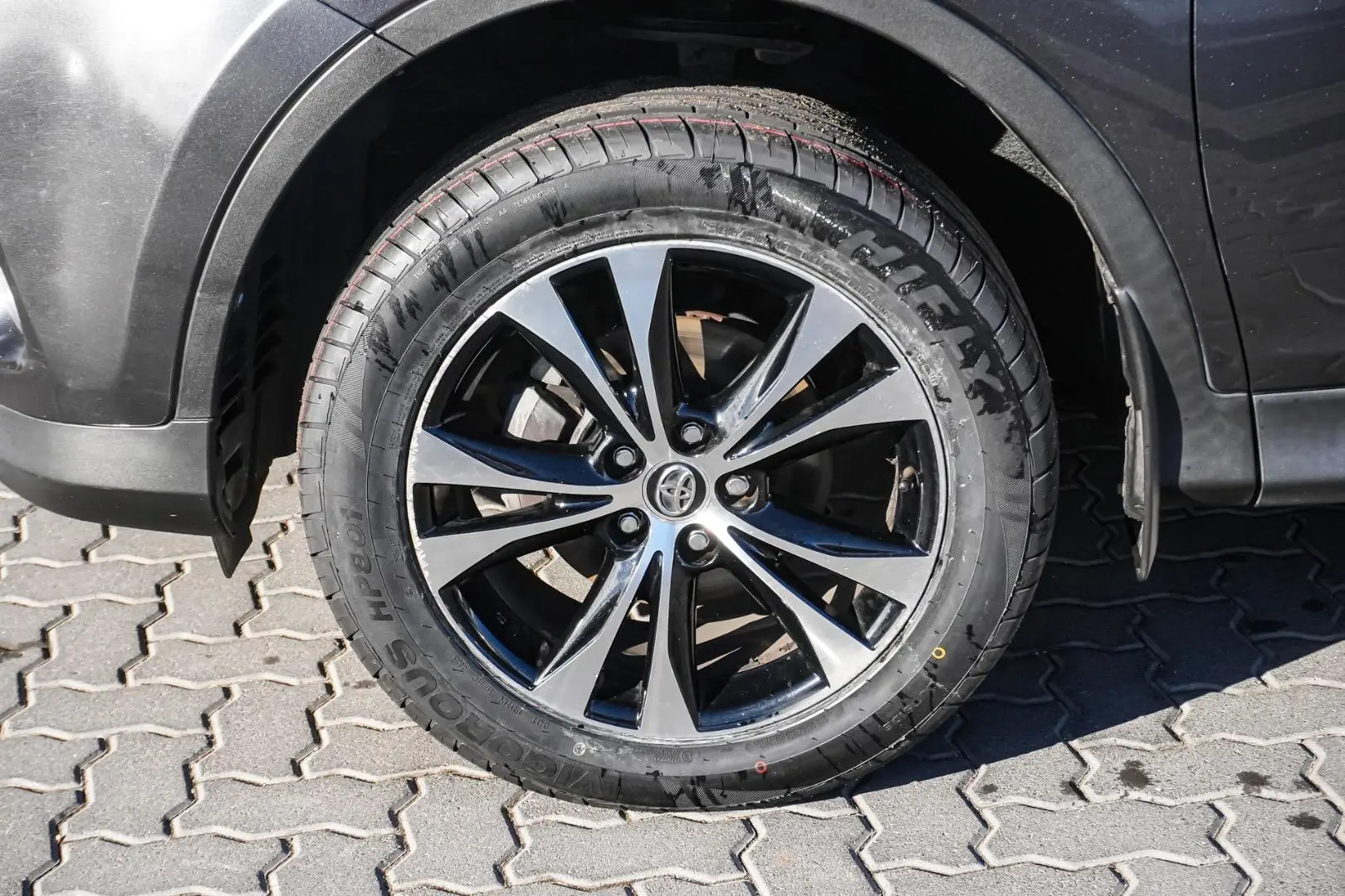 2015 Toyota RAV4 Gallery Image 13