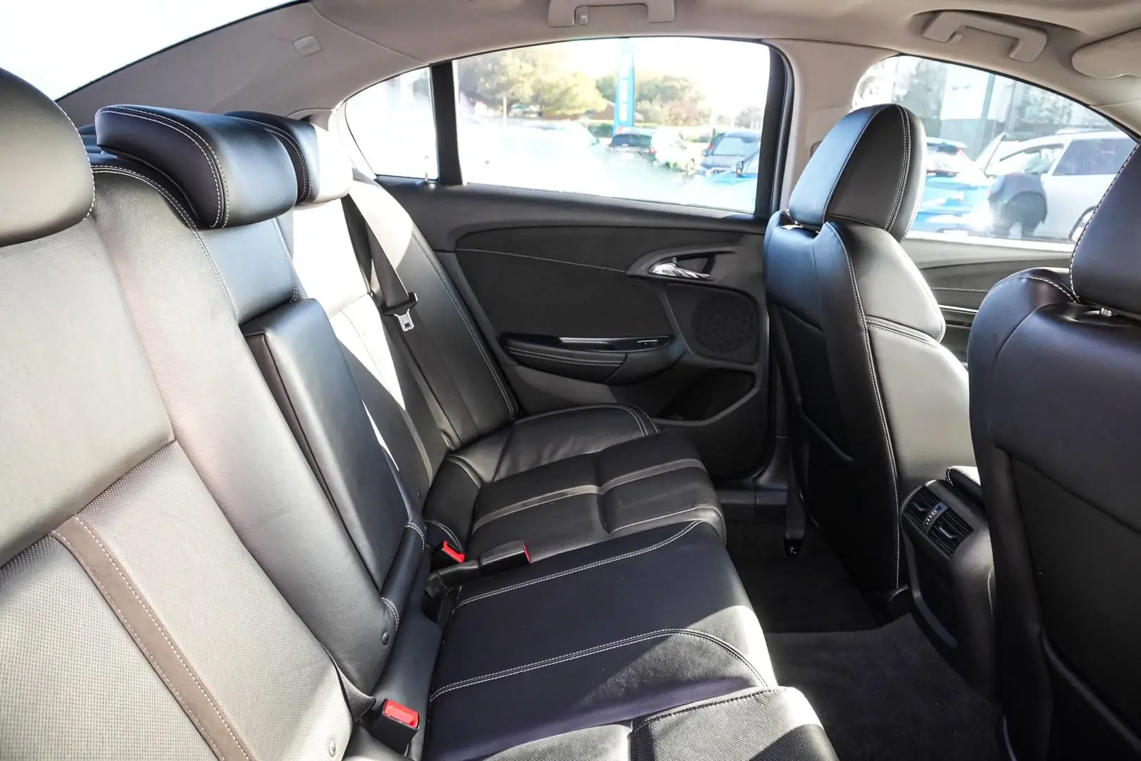 2017 Holden Calais Gallery Image 9