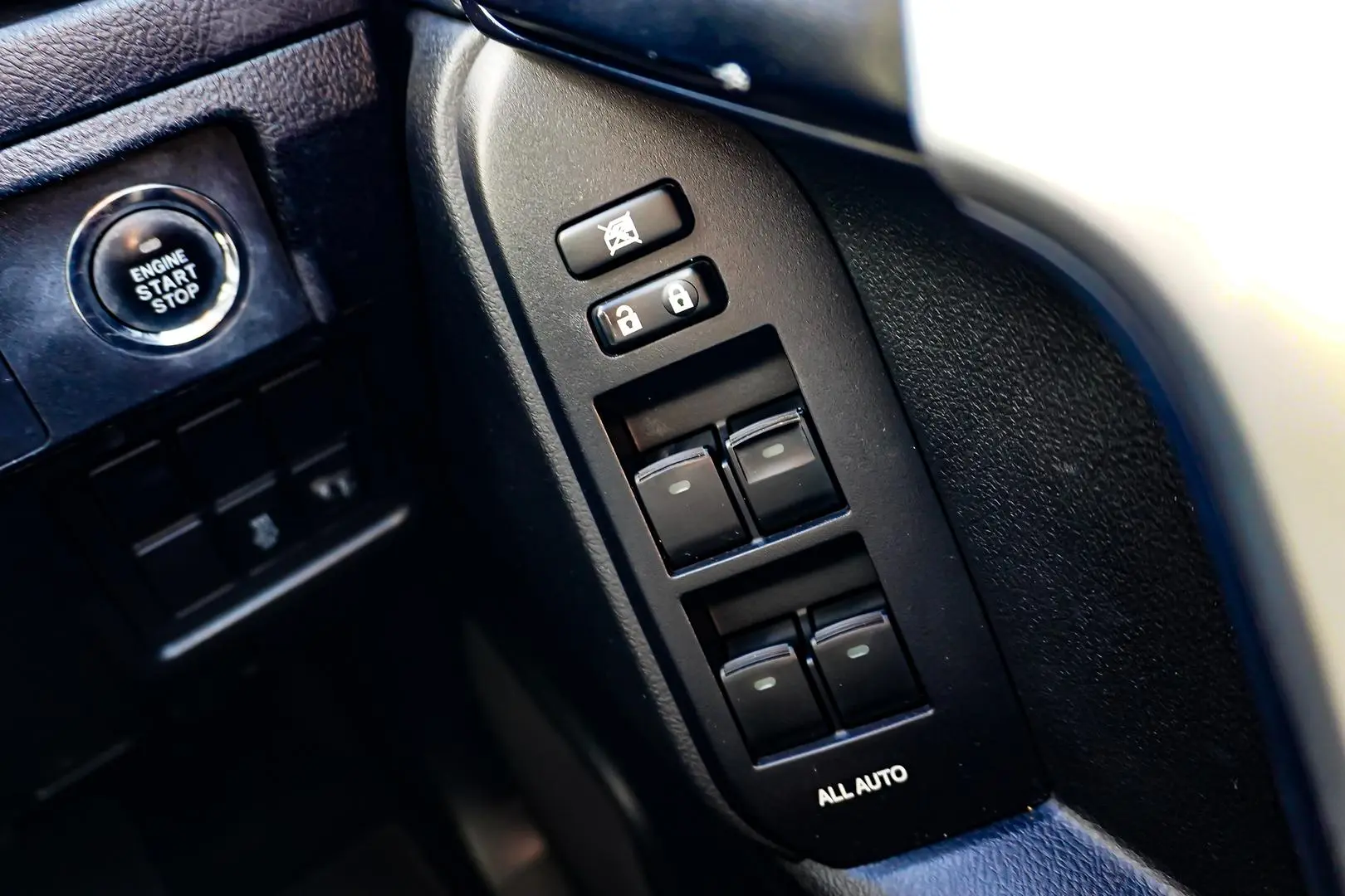 2015 Toyota Landcruiser Prado Gallery Image 20