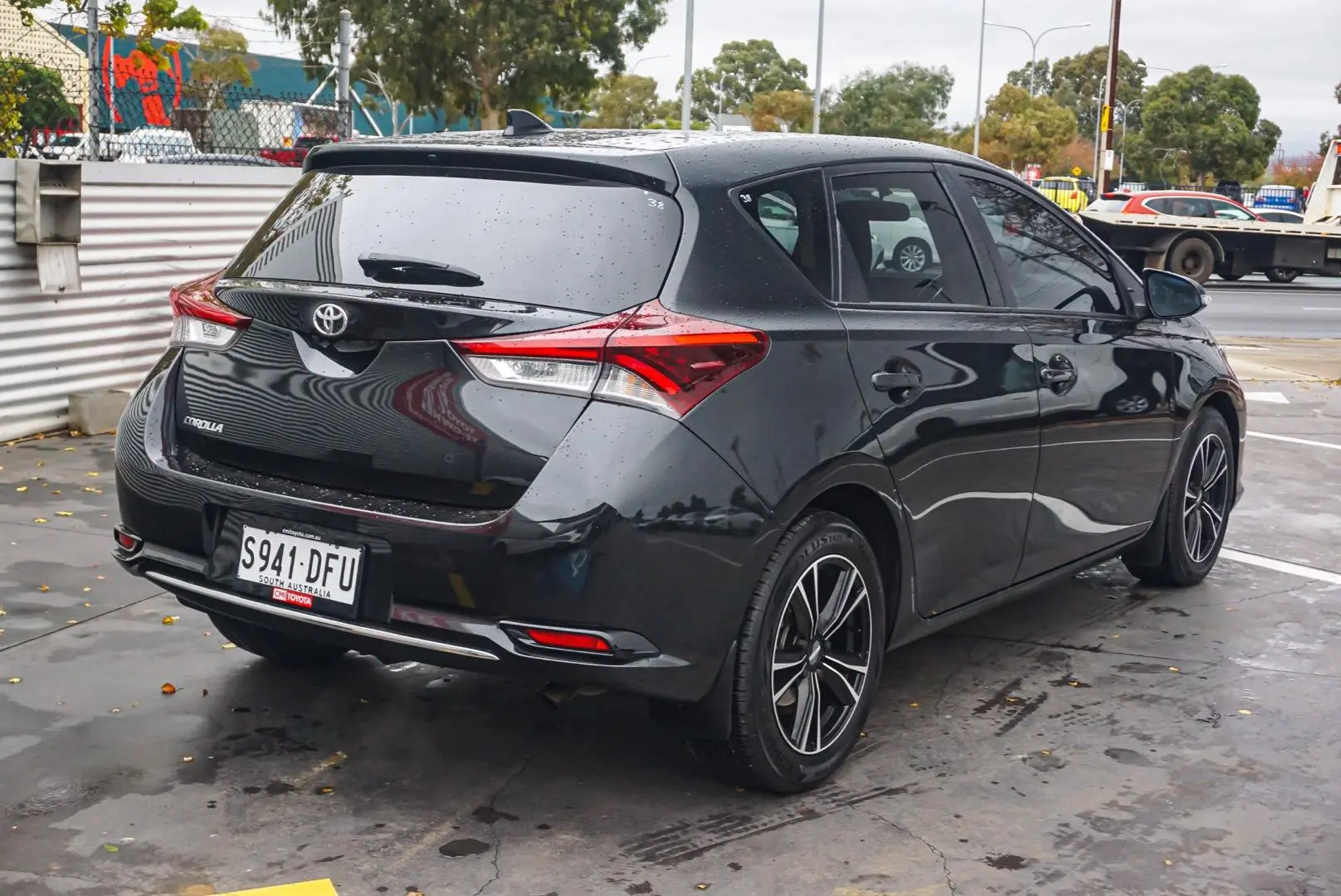 2018 Toyota Corolla Gallery Image 2