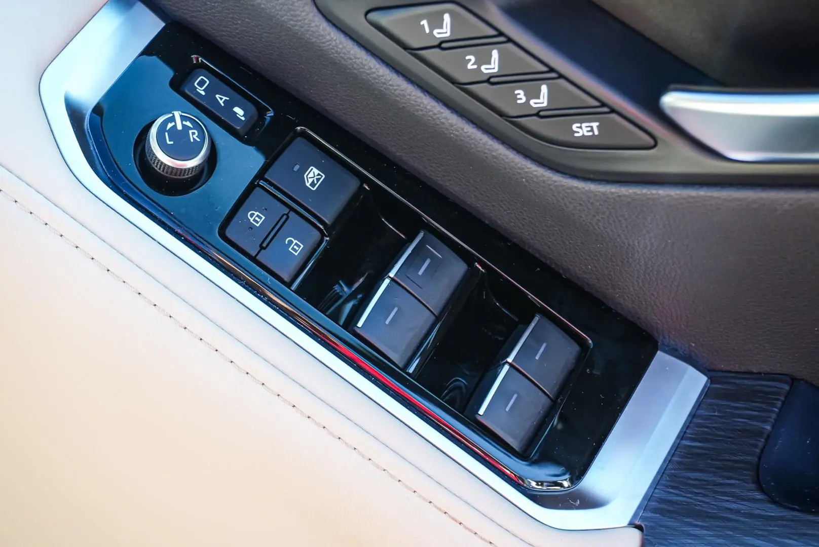2022 Toyota Landcruiser Gallery Image 18