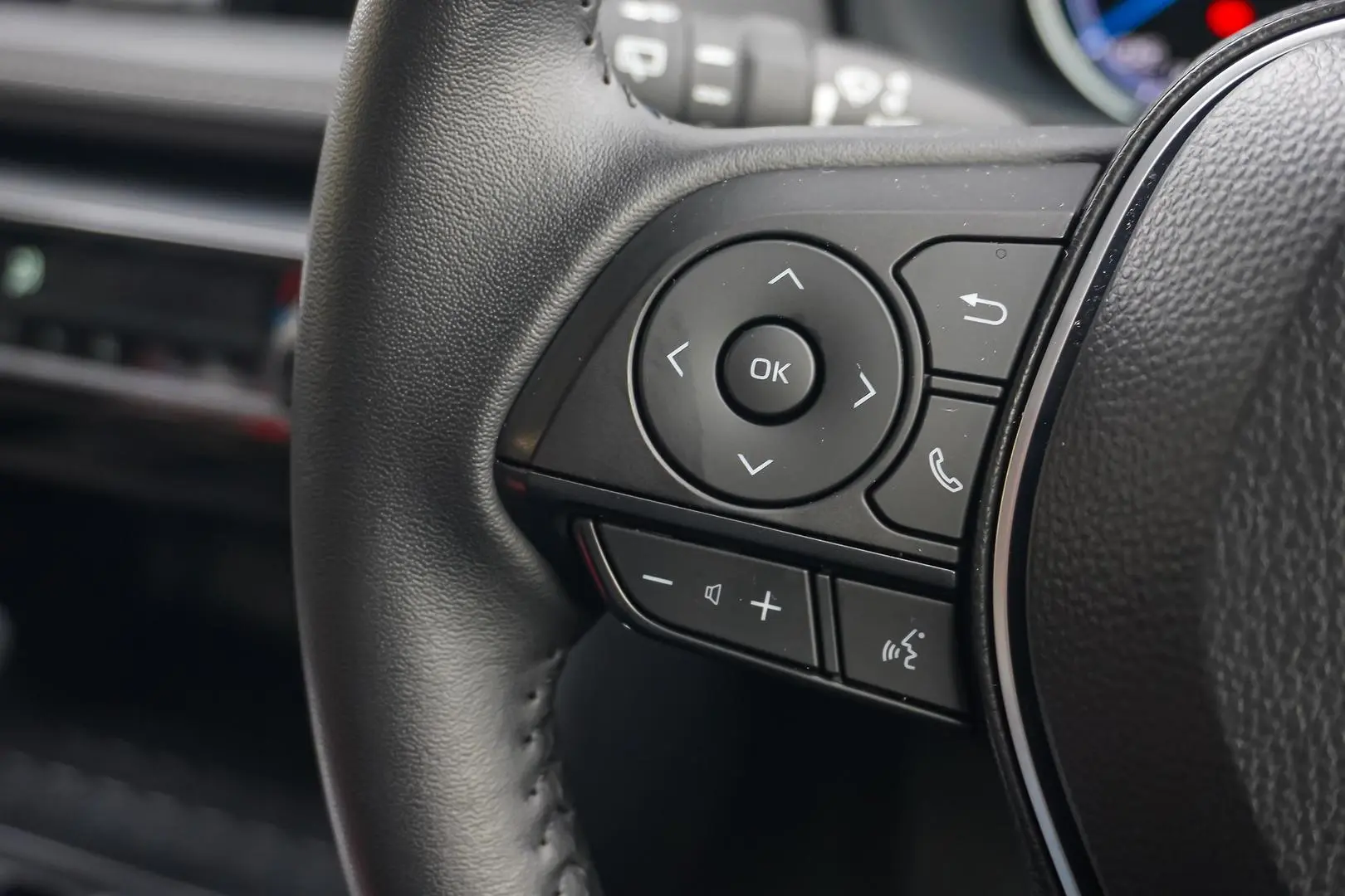 2025 Toyota RAV4 Gallery Image 19