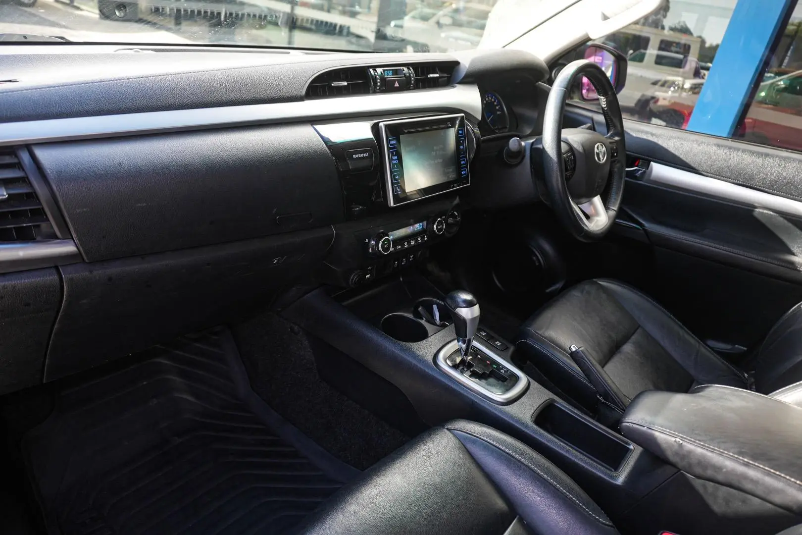 2017 Toyota Hilux Gallery Image 10
