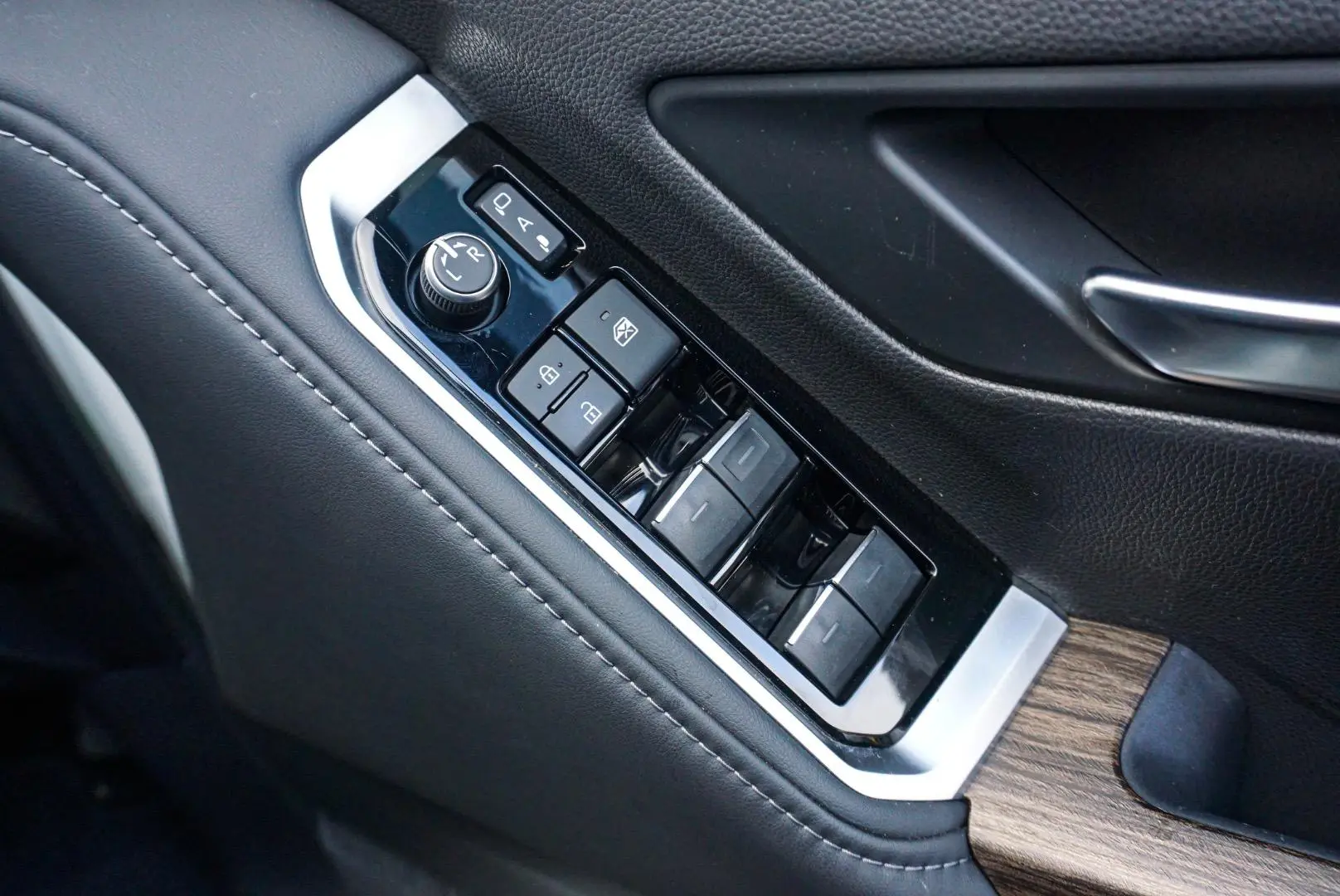 2021 Toyota Landcruiser Gallery Image 15