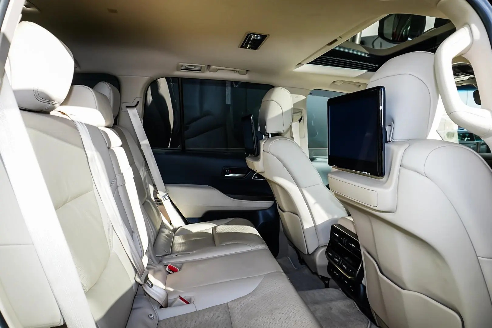2022 Toyota Landcruiser Gallery Image 8