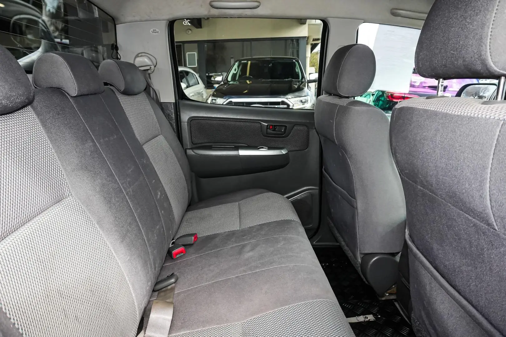 2013 Toyota Hilux Gallery Image 8