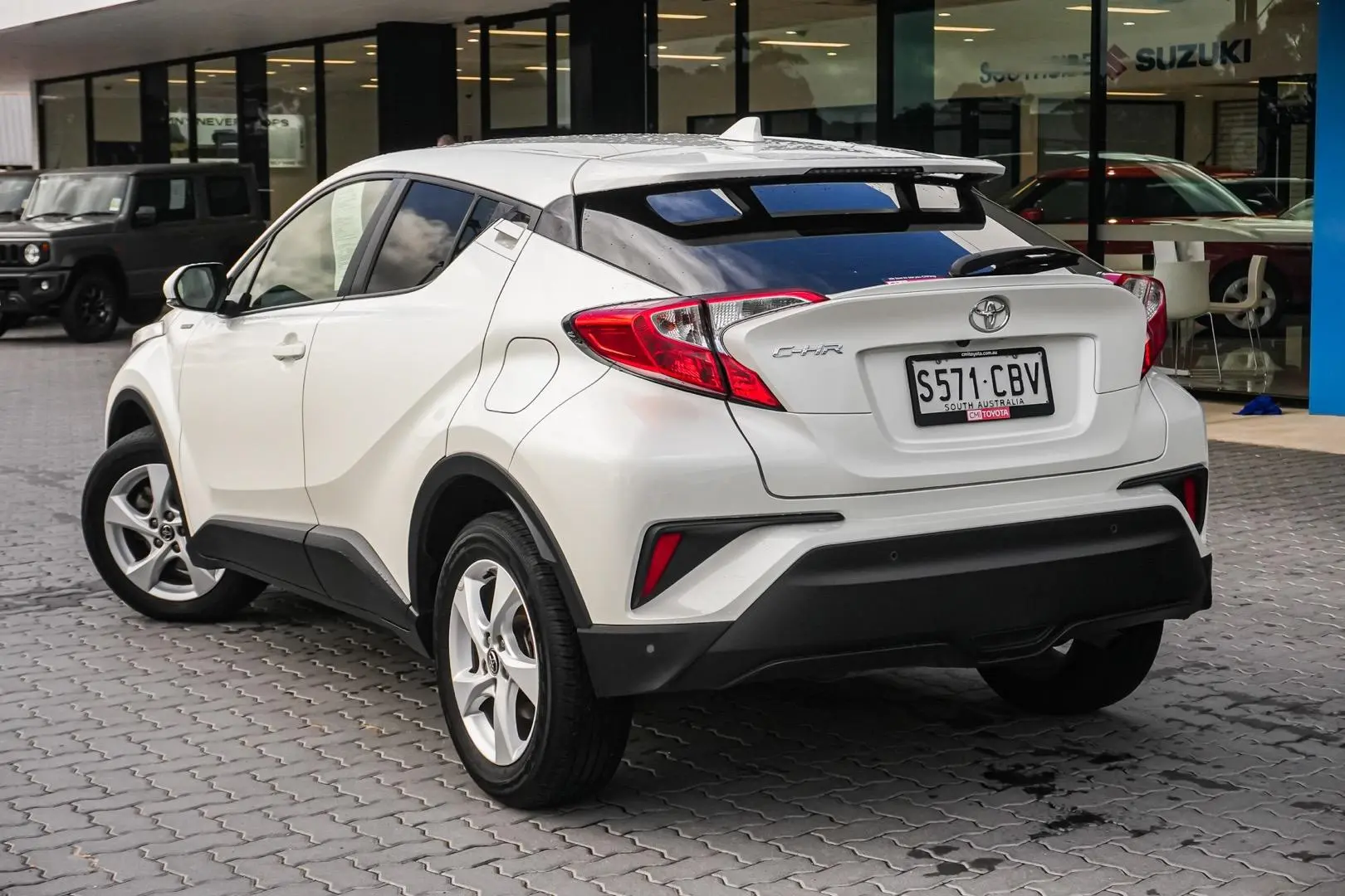 2019 Toyota C-HR Gallery Image 3