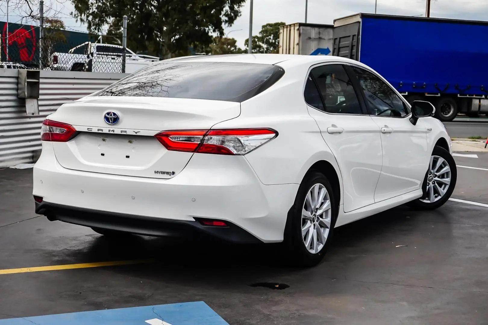 2019 Toyota Camry Gallery Image 3