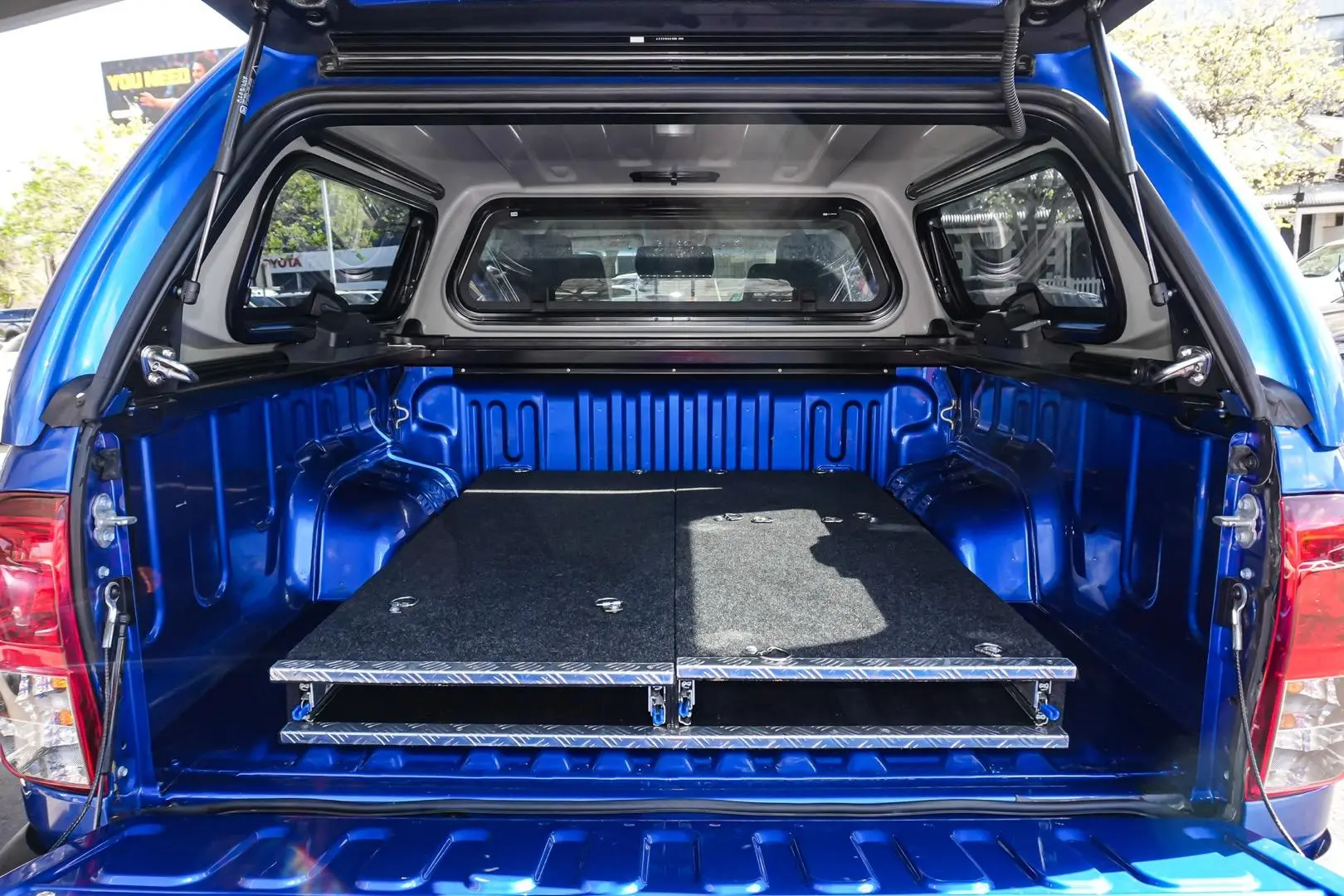 2016 Toyota Hilux Gallery Image 10