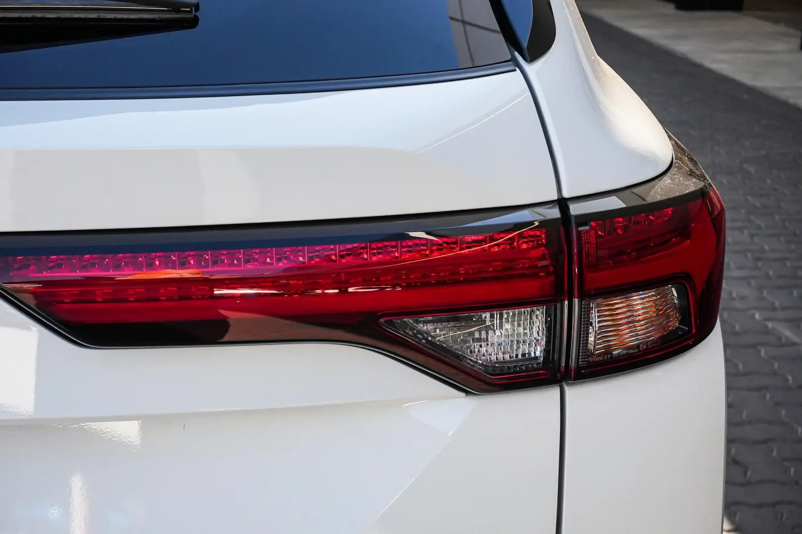 2022 Mitsubishi Outlander Gallery Image 9