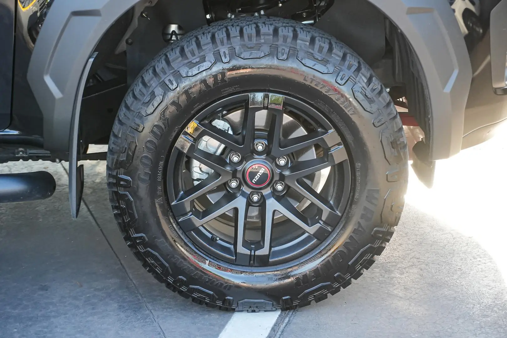 2025 Isuzu D-MAX Gallery Image 12