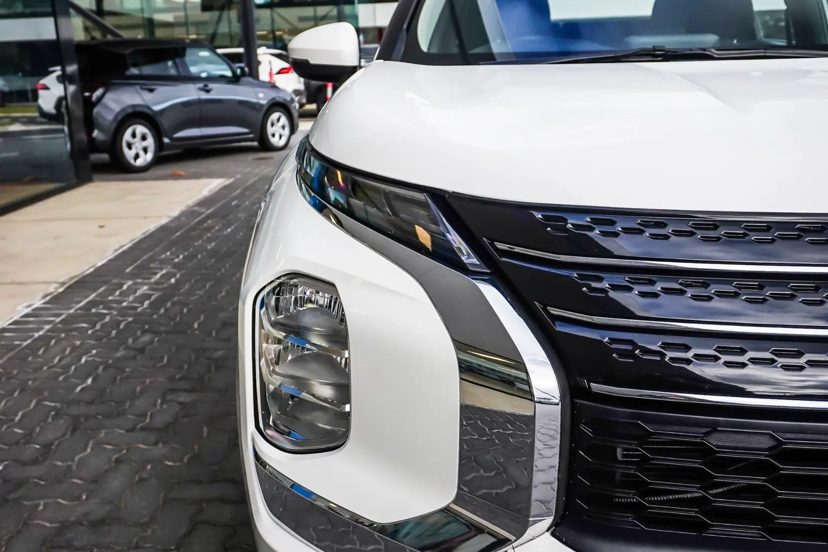 2023 Mitsubishi Outlander Gallery Image 14