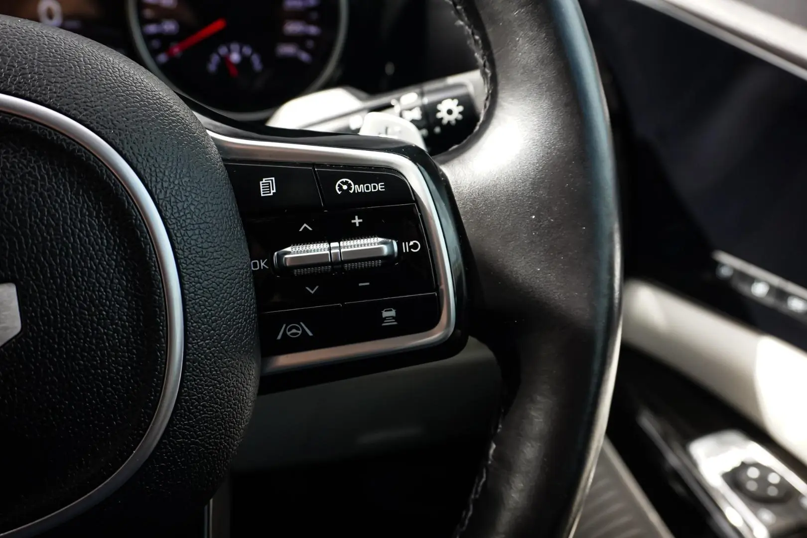 2021 Kia Carnival Gallery Image 22