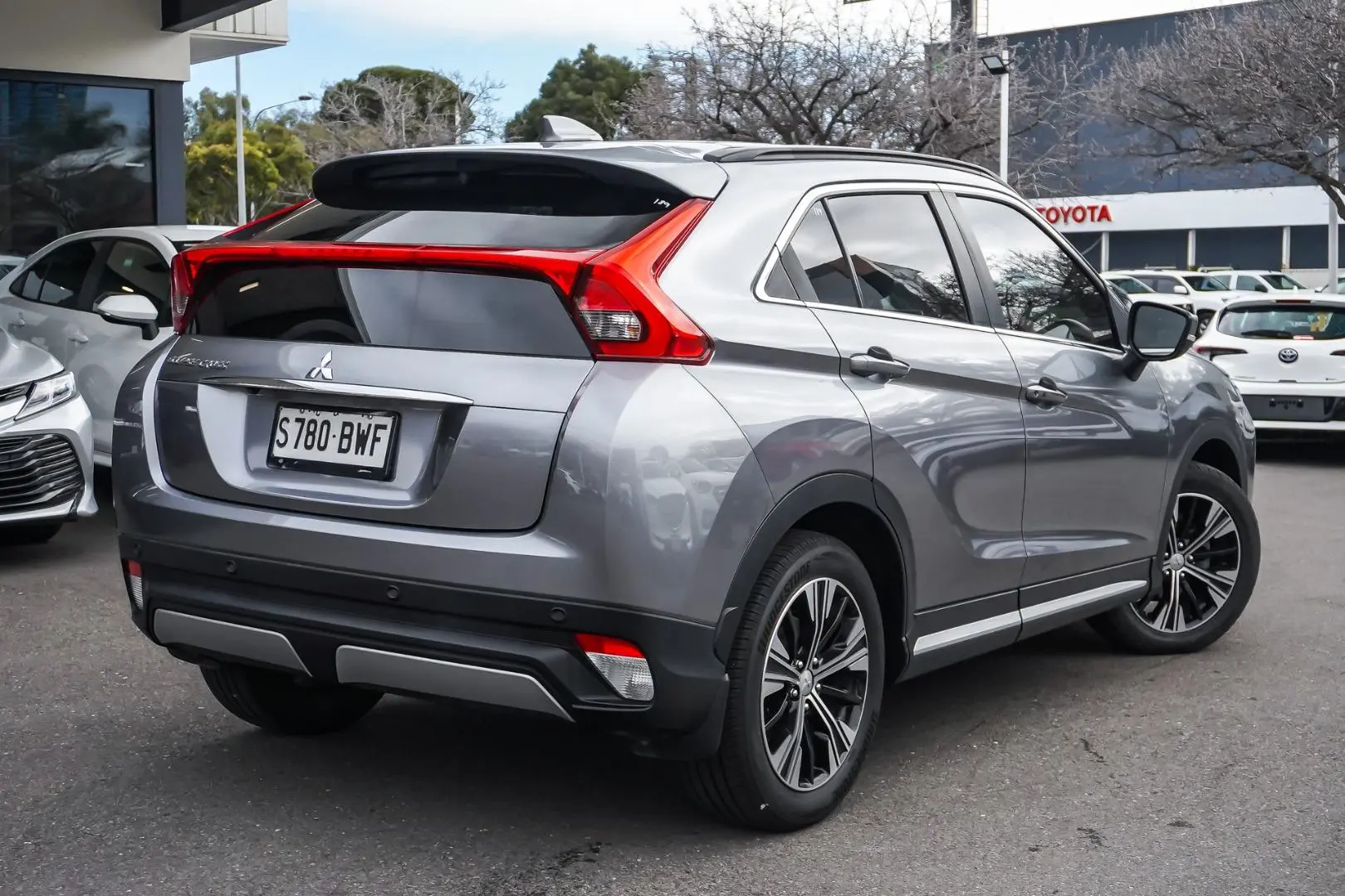 2018 Mitsubishi Eclipse Cross Gallery Image 3
