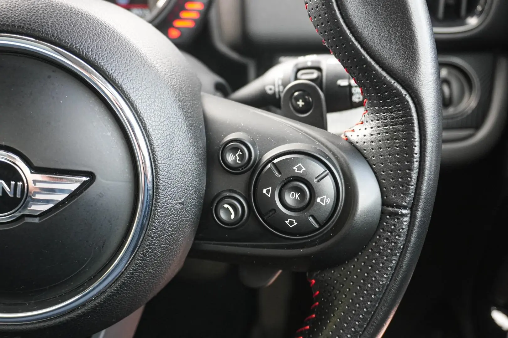 2017 MINI Countryman Gallery Image 21